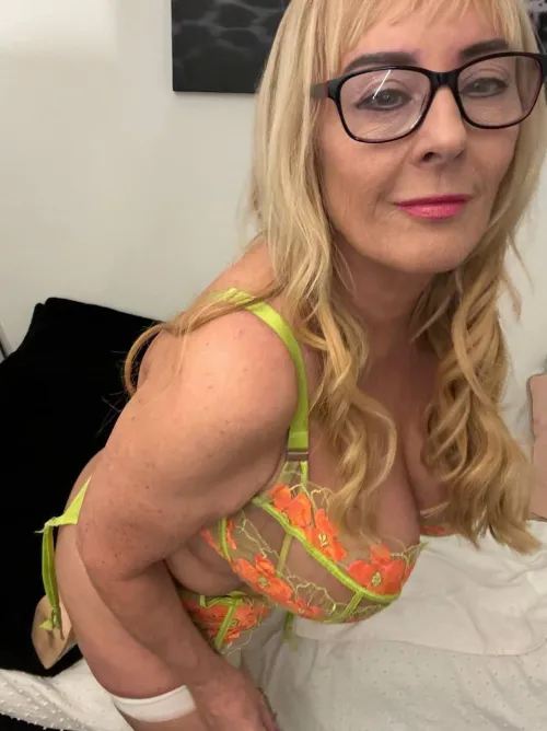 Thumbnail Wendy_Leigh Gets Naughty at 62 Years Old