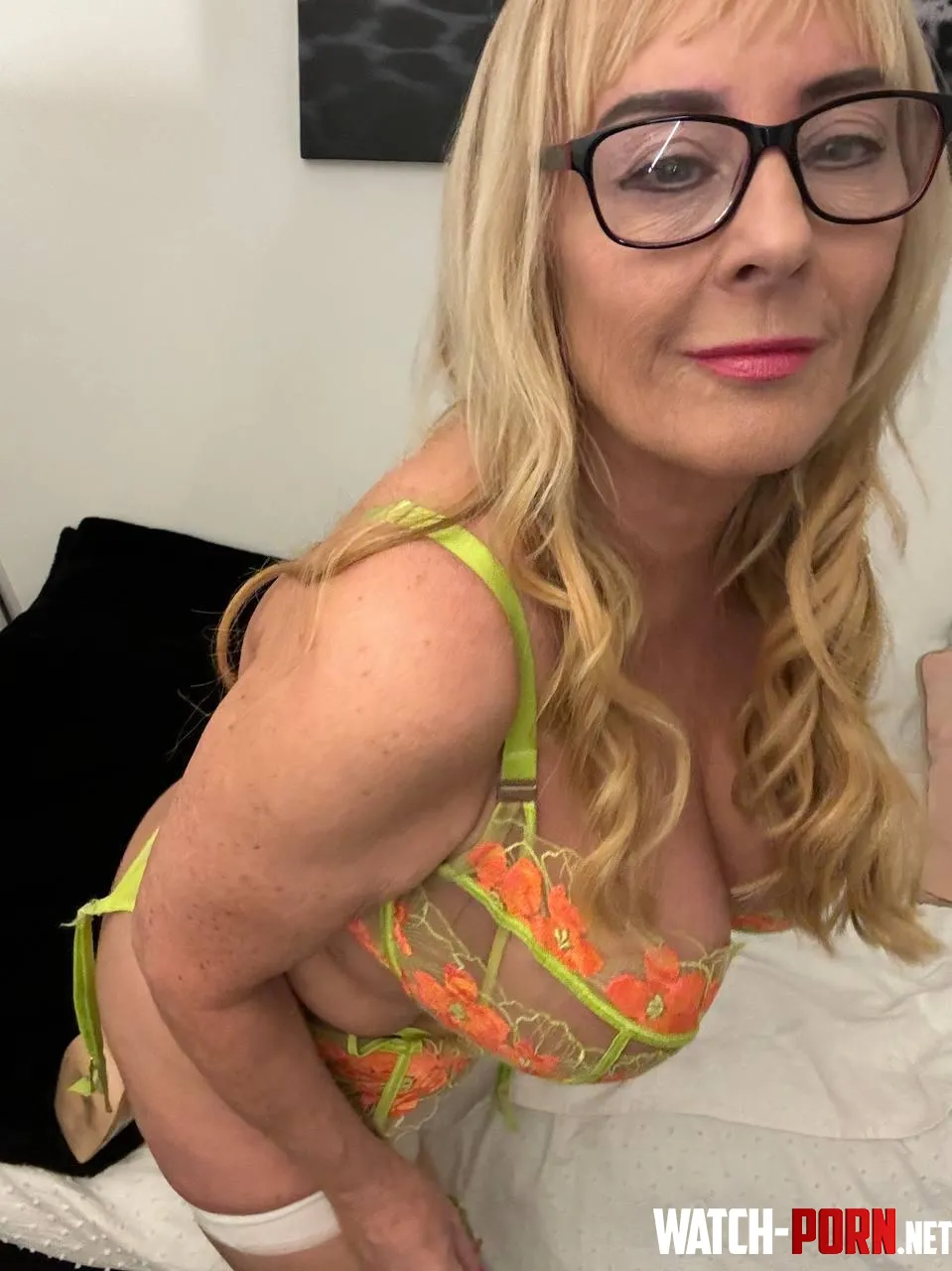 62yo and feeling naughty by Wendy_Leigh