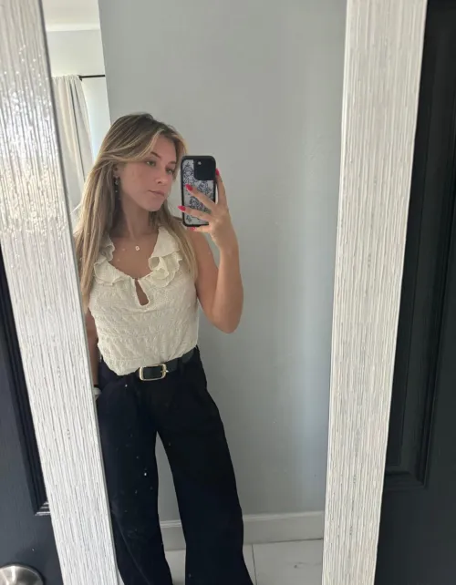 Thumbnail Blonde, Cute, and Funny - playfulblondiexx | MirrorSelfie