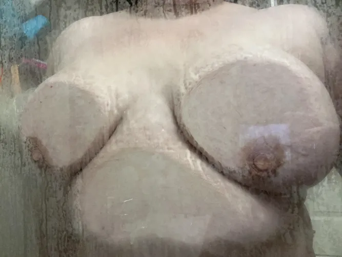 Thumbnail Steamy Shower Encounters: ssbbwninan's Sensual Adventure