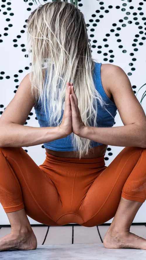 Thumbnail Exploring the Benefits in 'Do you know the benefits of open hips' - noasanayogagirl's Perspective in leggings Category