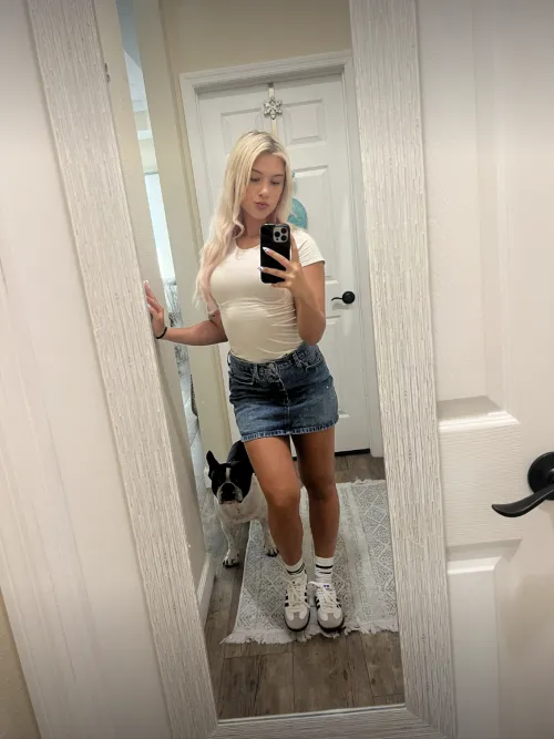 Thumbnail PlayfulBlondiexx's Date Night Look in a Stylish Miniskirt