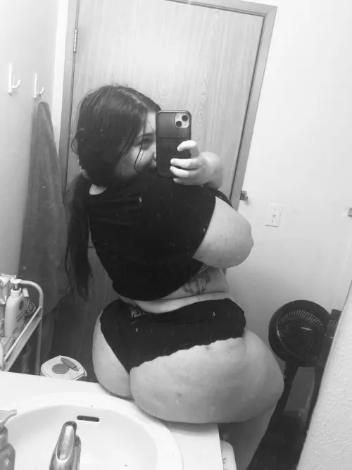 Thumbnail Quick Bathroom Selfie - BBW Moments by sasha-skye | BBW