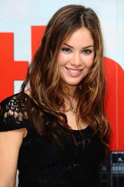 Thumbnail Roxanne McKee: Unveiling the Beauty in this Pretty Girl