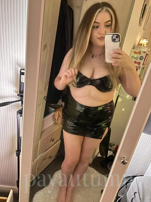 Thumbnail Polkadotrourke's Rare Full Body Post in New ShinyPorn Set