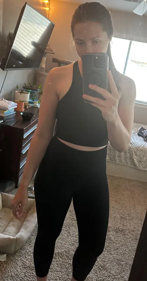 Thumbnail Cumwcourt Dons Favorite Black Yoga Sets for hotgirls in yogapants