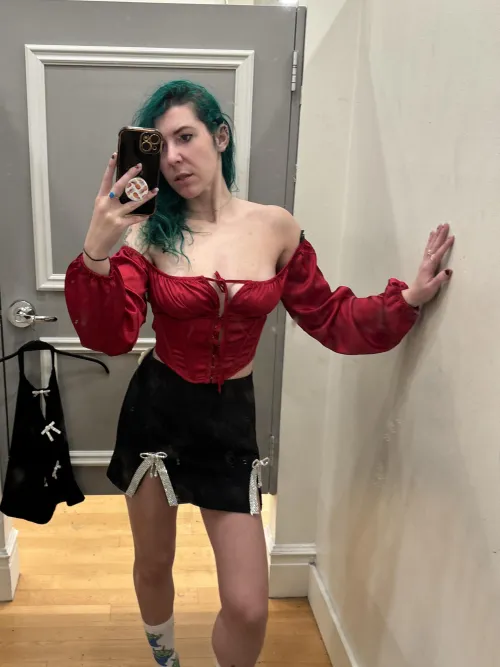 Thumbnail Sirenskiss3's Festive Fit Check Among GirlswithNeonHair