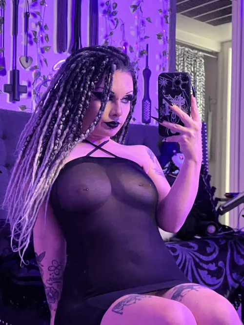 Thumbnail Sinful_sindel Invites Readers to 'Guess My Bra Size'