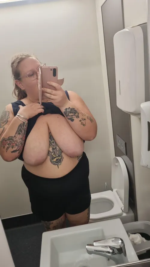 Thumbnail Naturally Busty BBW Display: Cindytyne_NZ's Sensual Charm