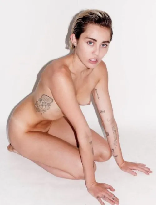 Thumbnail Miley Cyrus: unmasked by Ok_Produce8610