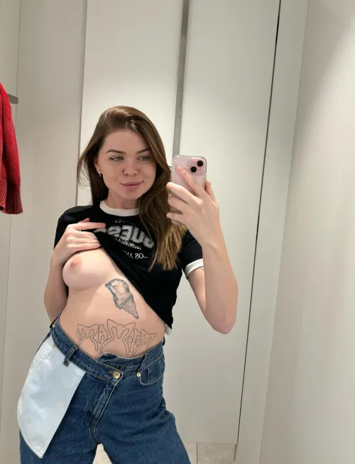 Thumbnail mintlilu Captures Nice Selfies with Breasts in MirrorSelfie