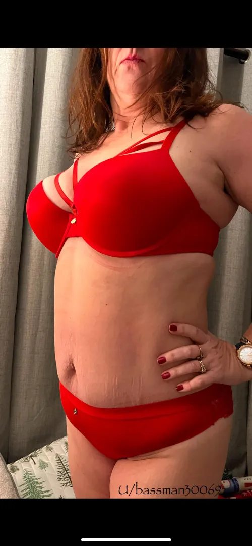 Thumbnail Santa's Gift: New Matching Set for Mom Bod by bassman30069