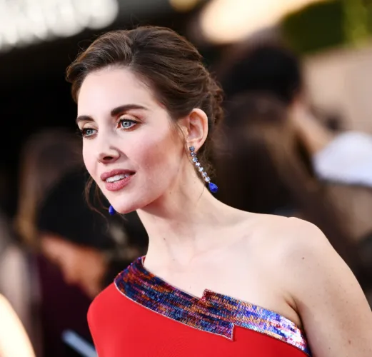 Thumbnail Alison Brie: Radiating Beauty