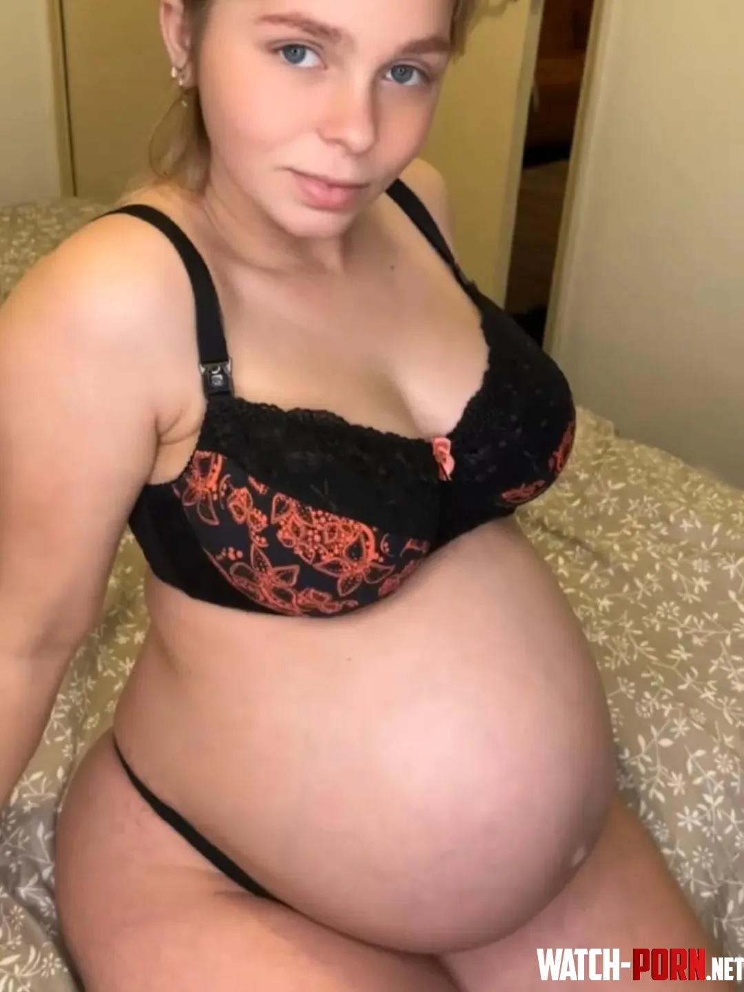 Am I still sexy at 9 months pregnant by pregnant_brandi