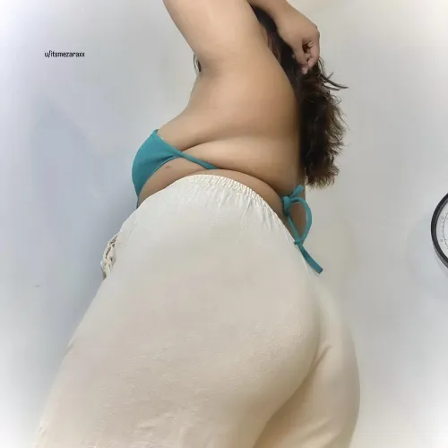 Thumbnail Celebrating Curves: Itsmezaraxx Embraces Flaunting Thick Curves