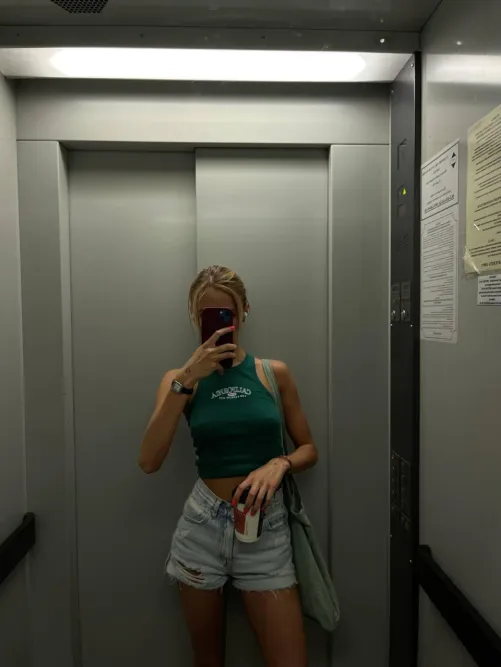 Thumbnail zsokazain Captures: Good Elevator Haha | MirrorSelfie