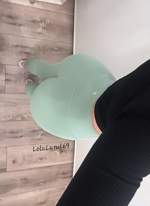 Thumbnail Lulu's Never Disappoint by LolaLand69 | YogaPants