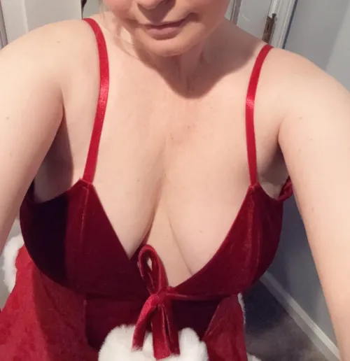 Thumbnail CougarMarie: Naughty and Nice List Master in Cleavage Category