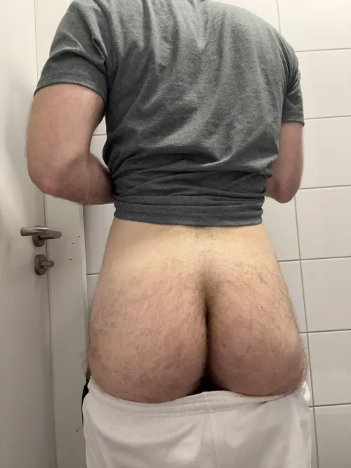 Thumbnail My gym mates would never think I sneak off to take ass pics in the locker room 26 by myouwei