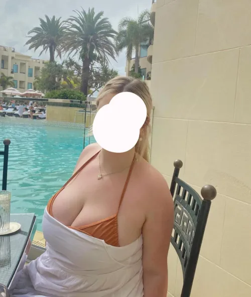 Thumbnail Poolside Staring: Admirable-Bowl-6930 Seeks Your Opinion