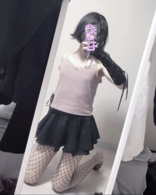 Thumbnail nekolilin Embraces a 'pink goth' Look in the femboy Category