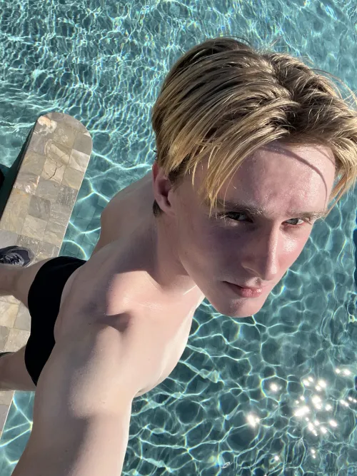 Thumbnail Fun at the Pool with Norwaytwunk - Twinks Delights Await