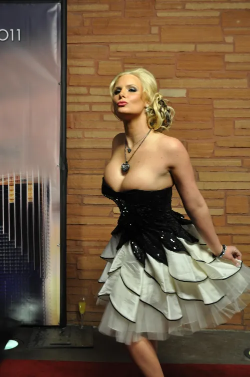 Thumbnail Explore Phoenix Marie's AVN Looks in the PornstarFashion Category