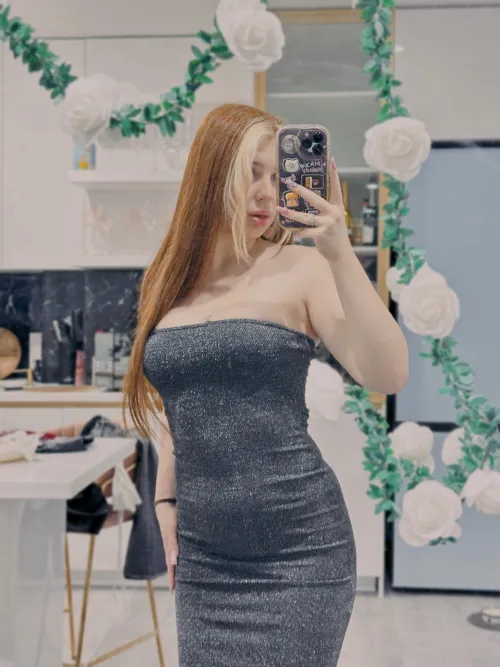 Thumbnail BonnieSiren Describes Date-Worthy Dress in tightdresses Discussion