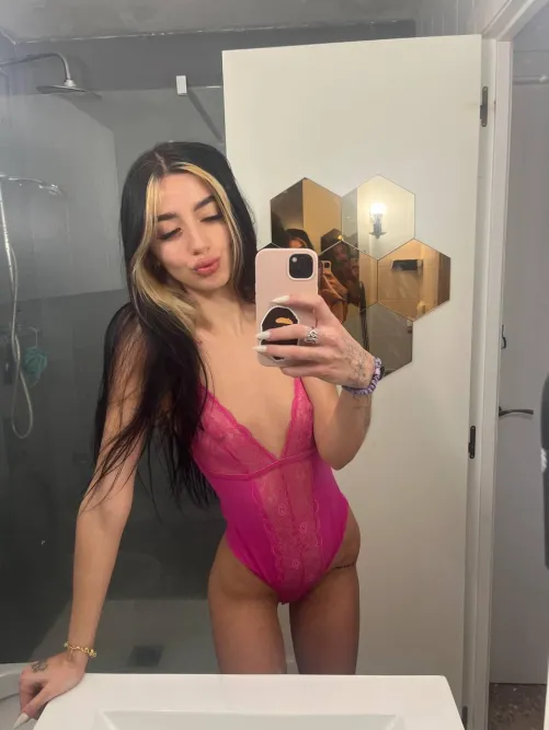 Thumbnail Freshly Turned 18: naughtysophiaz's Independence