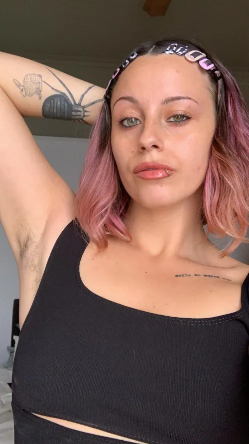 Thumbnail Post-Gym Delight: Savoring Armpits in a Sensual Moment