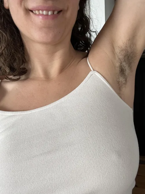 Thumbnail Hairy Armpits: Ending 2024 on a Natural Note by maplesyrup_girl