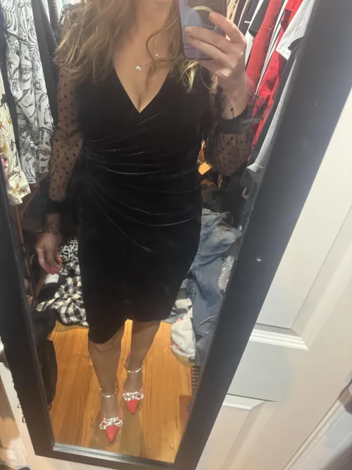 Thumbnail Should I Wear This for NYE Tonight? - Mom_gone_wild