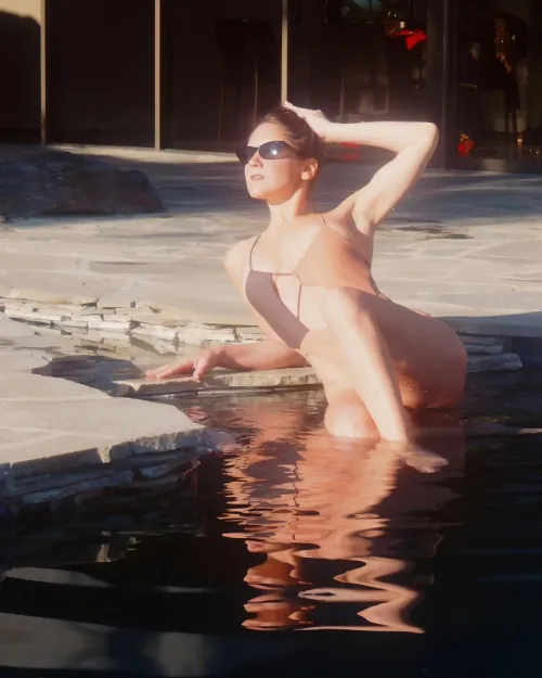 Thumbnail miss_GT3's Bond Girl Vibes in a Swimsuit