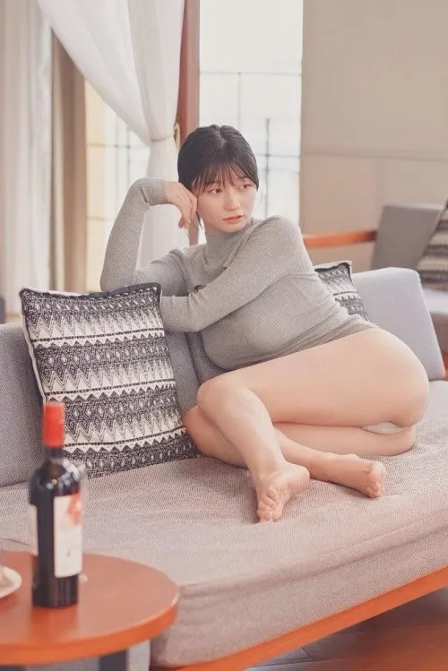 Thumbnail Kanna Seto: A Dive into the Gravure World