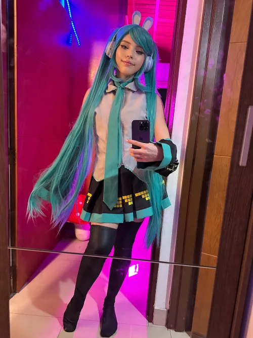 Thumbnail Cosplaygirls: Miku Hatsune Vocaloid Cosplay by Aliwaifu | sweetaliwaifu