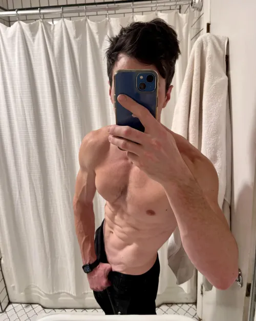 Thumbnail Shred_and_Bread's Fitness Journey in 'Skinny new year 37'