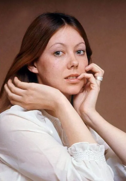 Thumbnail Jenny Agutter: Radiating Beauty and Elegance | HWKD65