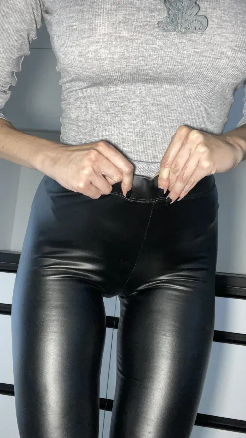 Thumbnail MMM Sexy Leather Leggings: Dive into NoCarrot8196's Sensual Fashion Journey