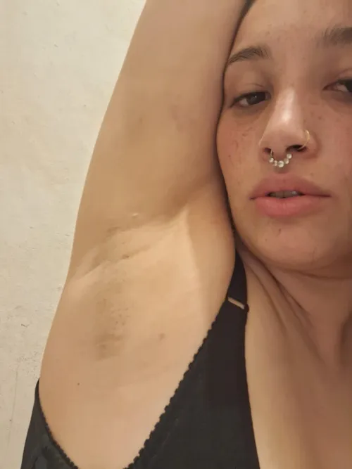 Thumbnail Growth Watch: Delving into mommygoddess168's Perspective | armpitfetish