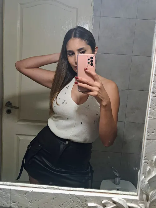 Thumbnail 2025 Selfie: lolitavega Shares First 2025 Mirror Selfie