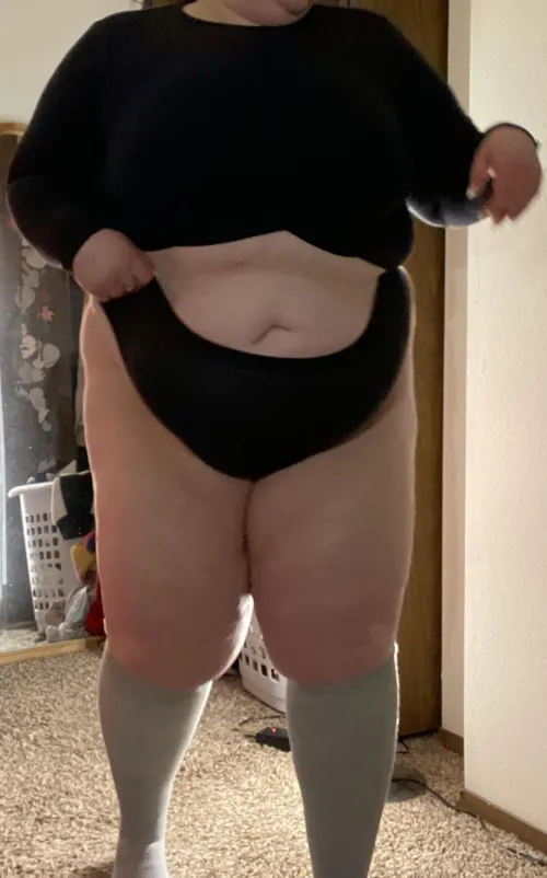 Thumbnail gillekm Offers a Cozy Welcome Home with BBW Beauty