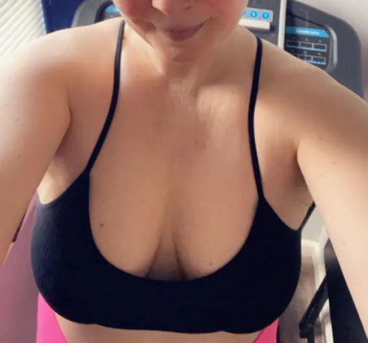 Thumbnail Cold for the Real Gym - CougarMarie in Cleavage Category