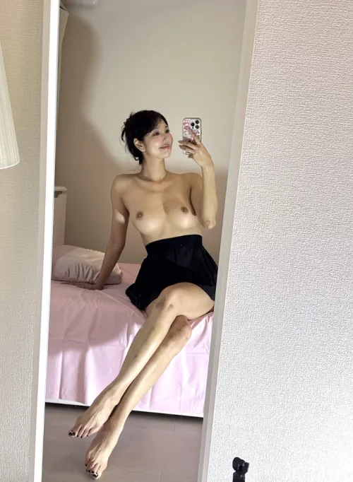 Thumbnail Same_Ad2545's Morning Delight: Topless MirrorSelfie