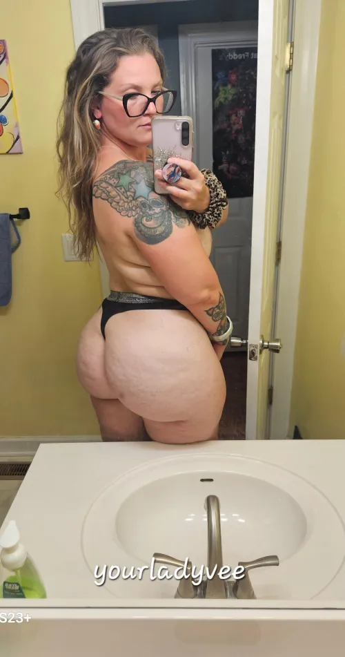 Thumbnail Big, Soft, and Round: Embracing the Beauty of Curves | bigasses