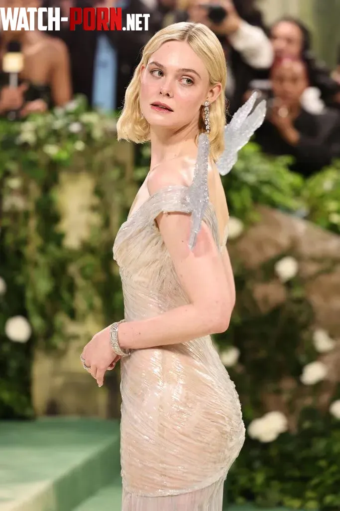 Elle Fanning  by Masterprofessir