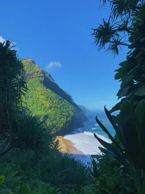 Thumbnail Nature's Beauty: yeuxdusphynx Explores N Pali Coast | beach