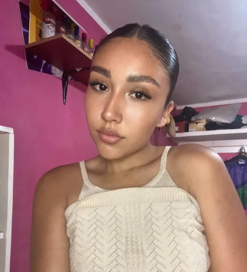 Thumbnail Captivating Features of a Latina Beauty | HeartfeltHoneyy