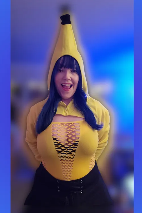 Thumbnail Join breannalovesbananas for Banana-themed Playfulness in NSFW Cosplay