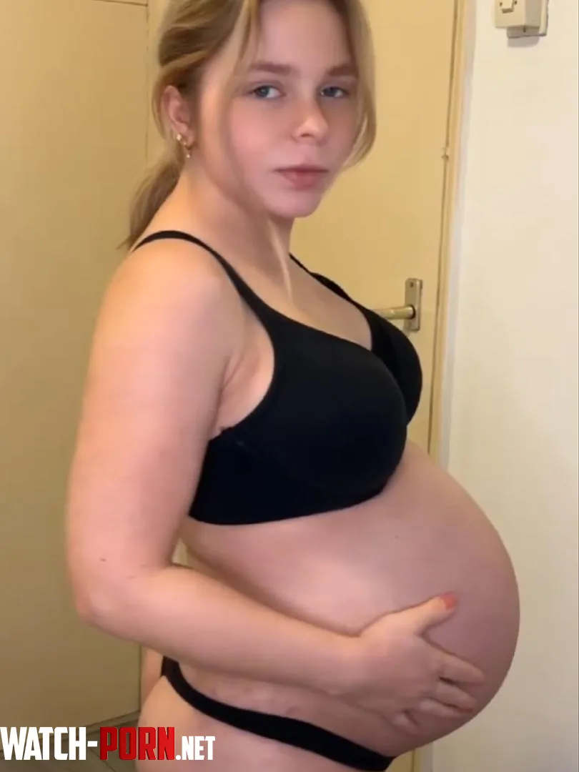 Would you skip a beer to eat my pregnant pussy by pregnant_brandi