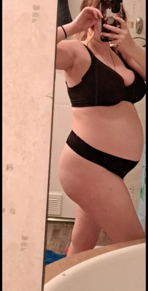 Thumbnail 28 Weeks Pregnant: Embracing My Attractiveness | kinkypregnantcouple